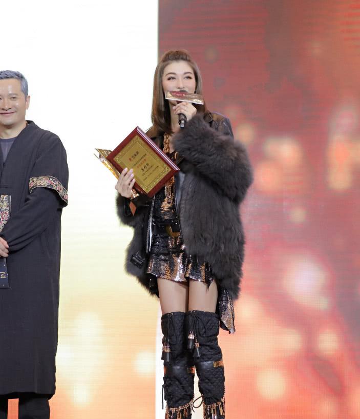 非洲明星对决再掀波澜,灿烂巨星风采尽显(美娱超级巨星免费阅读全文) 非洲明星对决再掀波澜,灿烂巨星风采尽显(美娱超级巨星免费阅读全文)