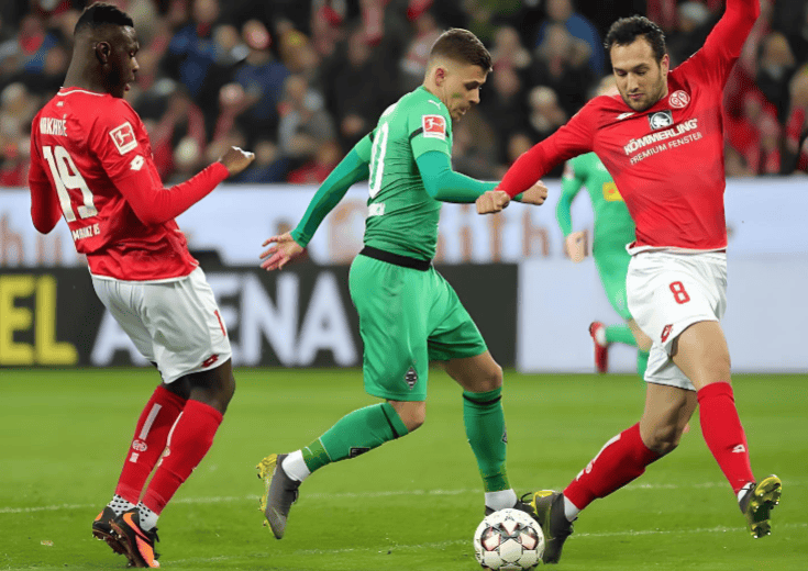 美因茨将在主场对阵弗莱堡，硬仗正在进行