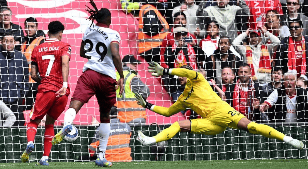 曼联客场失利,欧战席位再遭威胁 曼联客场失利,欧战席位再遭威胁