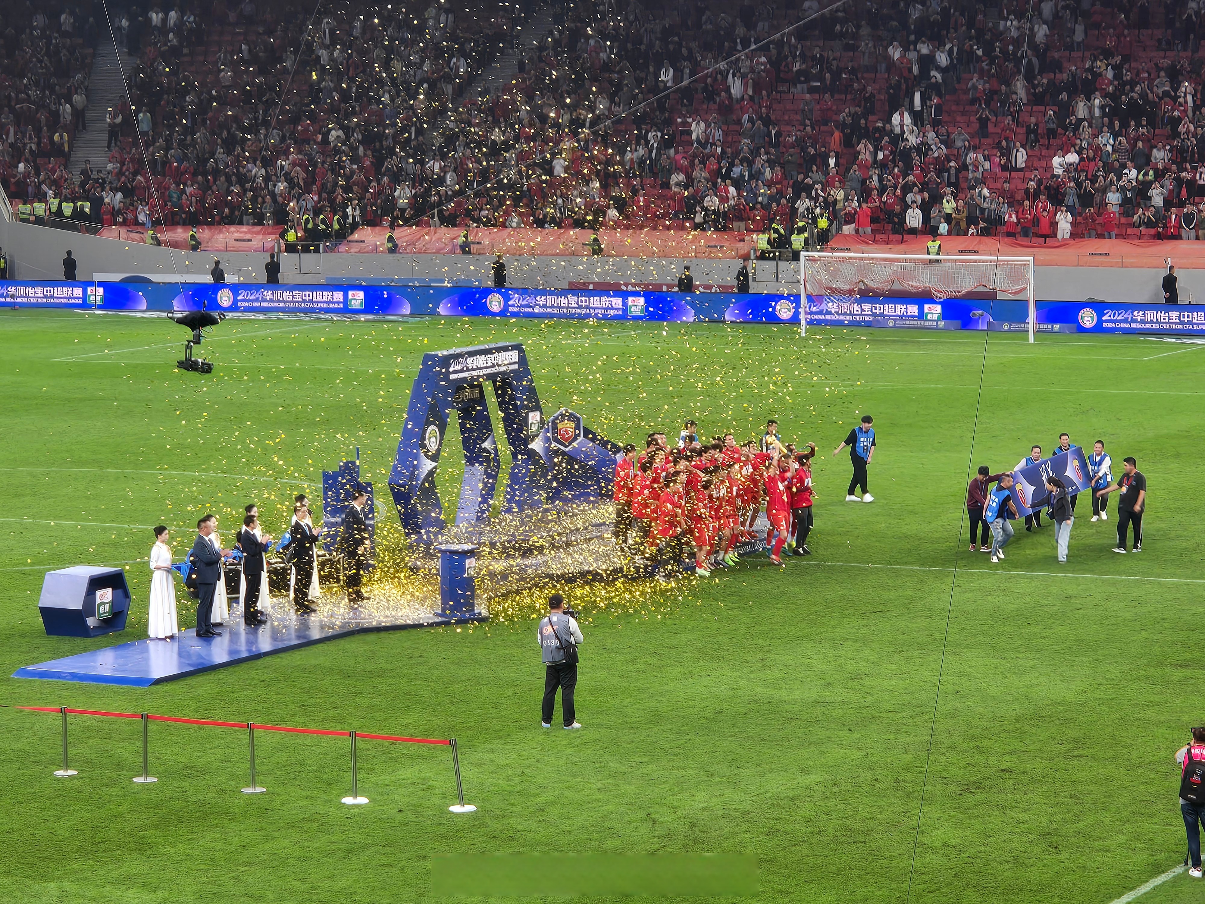 爱游戏体育-斯诺登香港驻港部队一等功