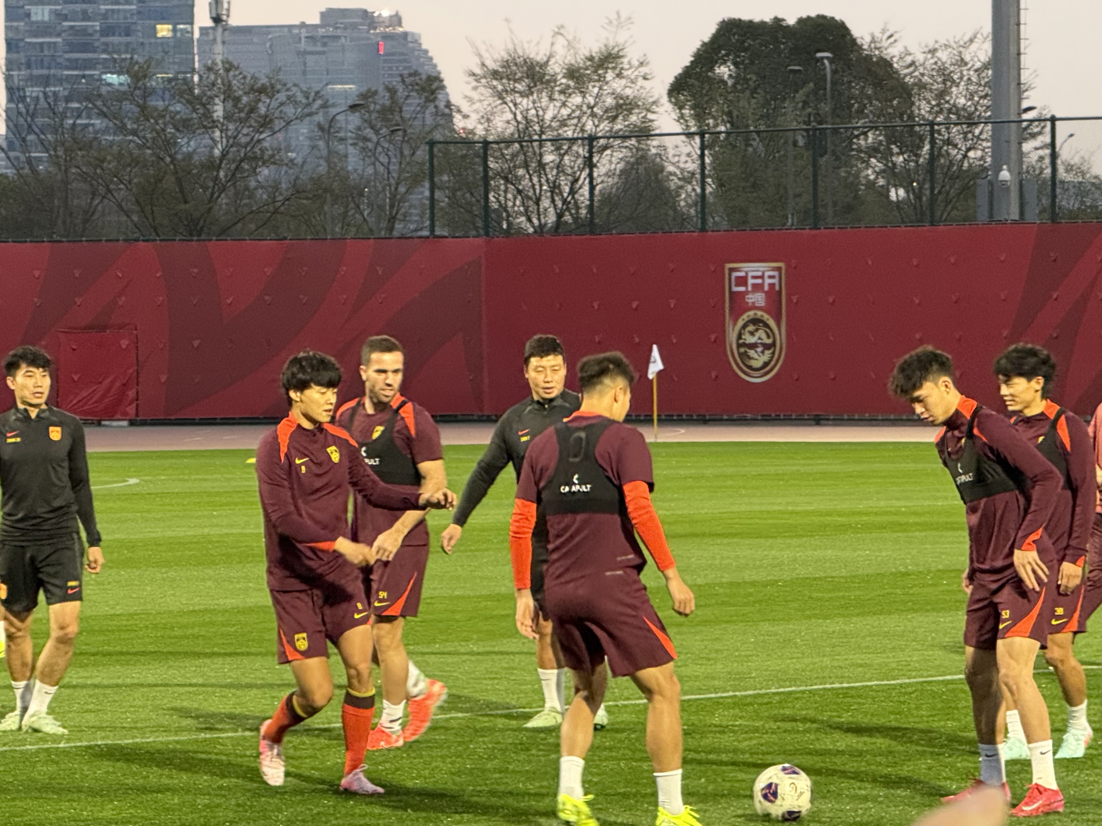 这场比赛将是双方实力的终极较量,胜负难料 这场比赛将是双方实力的终极较量,胜负难料