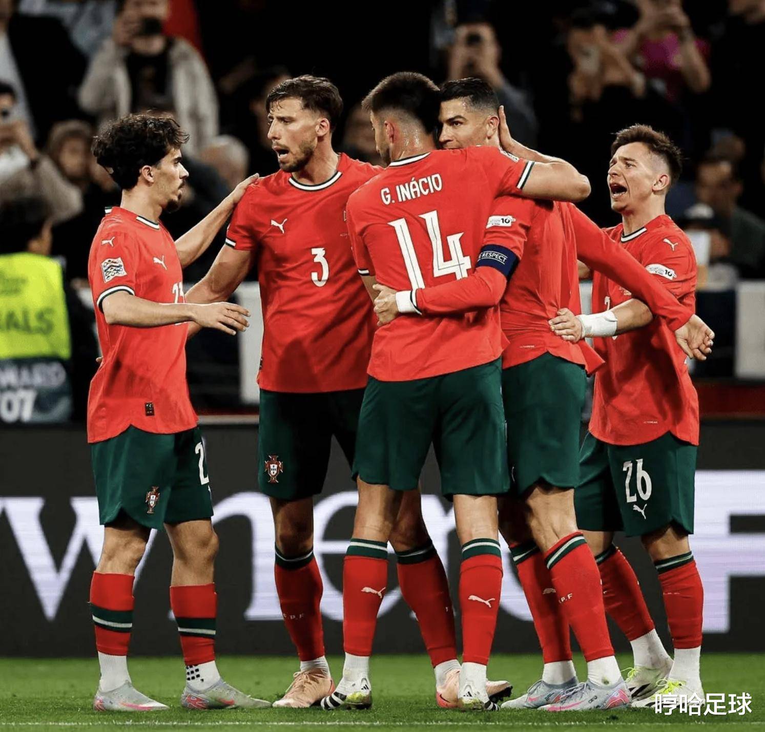 包含欧洲足球比赛临近收官，球迷期待冠军问世的词条